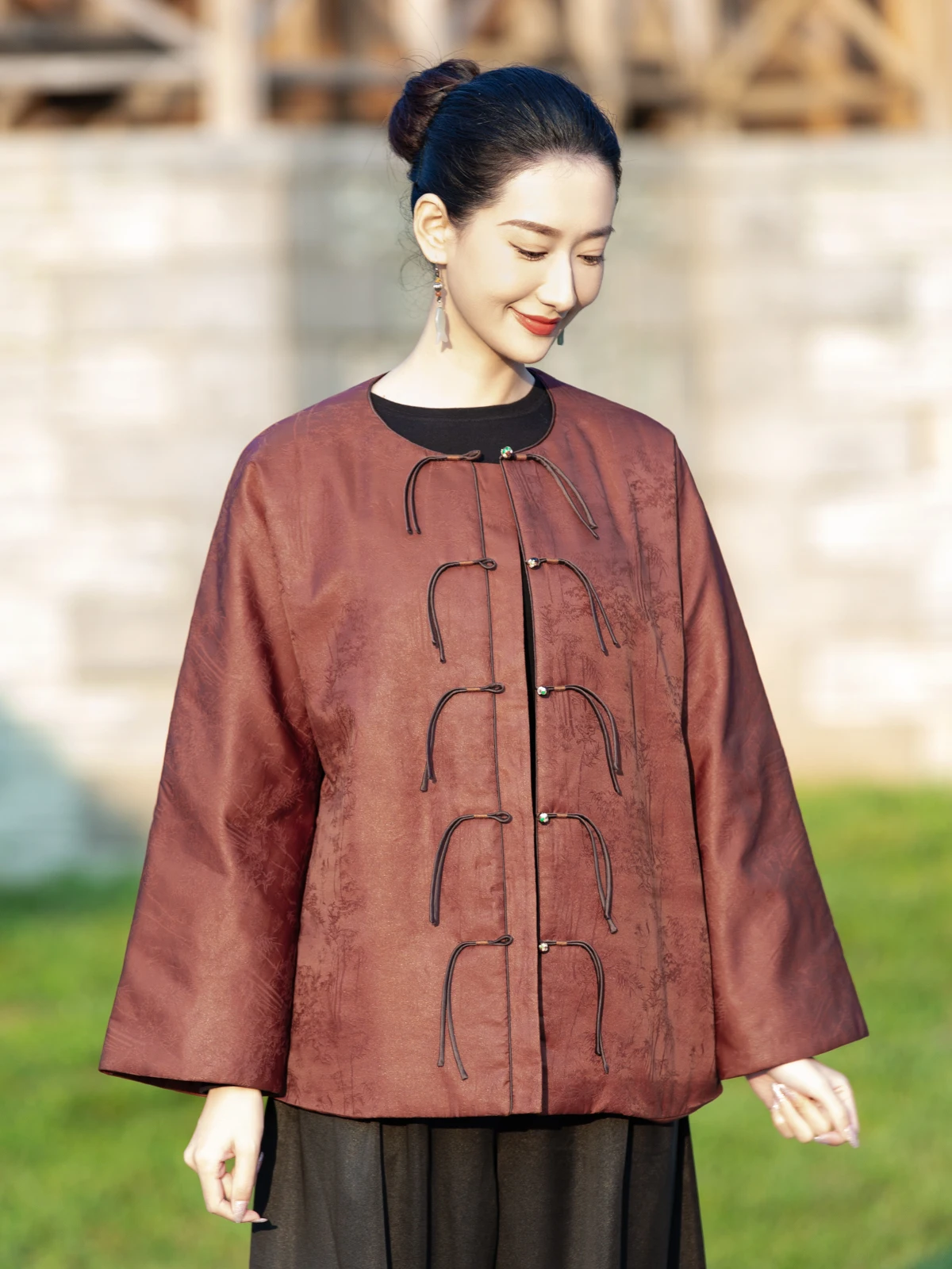 

Женская куртка NanZhi из шелковистого хлопка Red Cloud с круглым вырезом, на пуговицах, в китайском стиле, с легким наполнителем, длинными рукавами