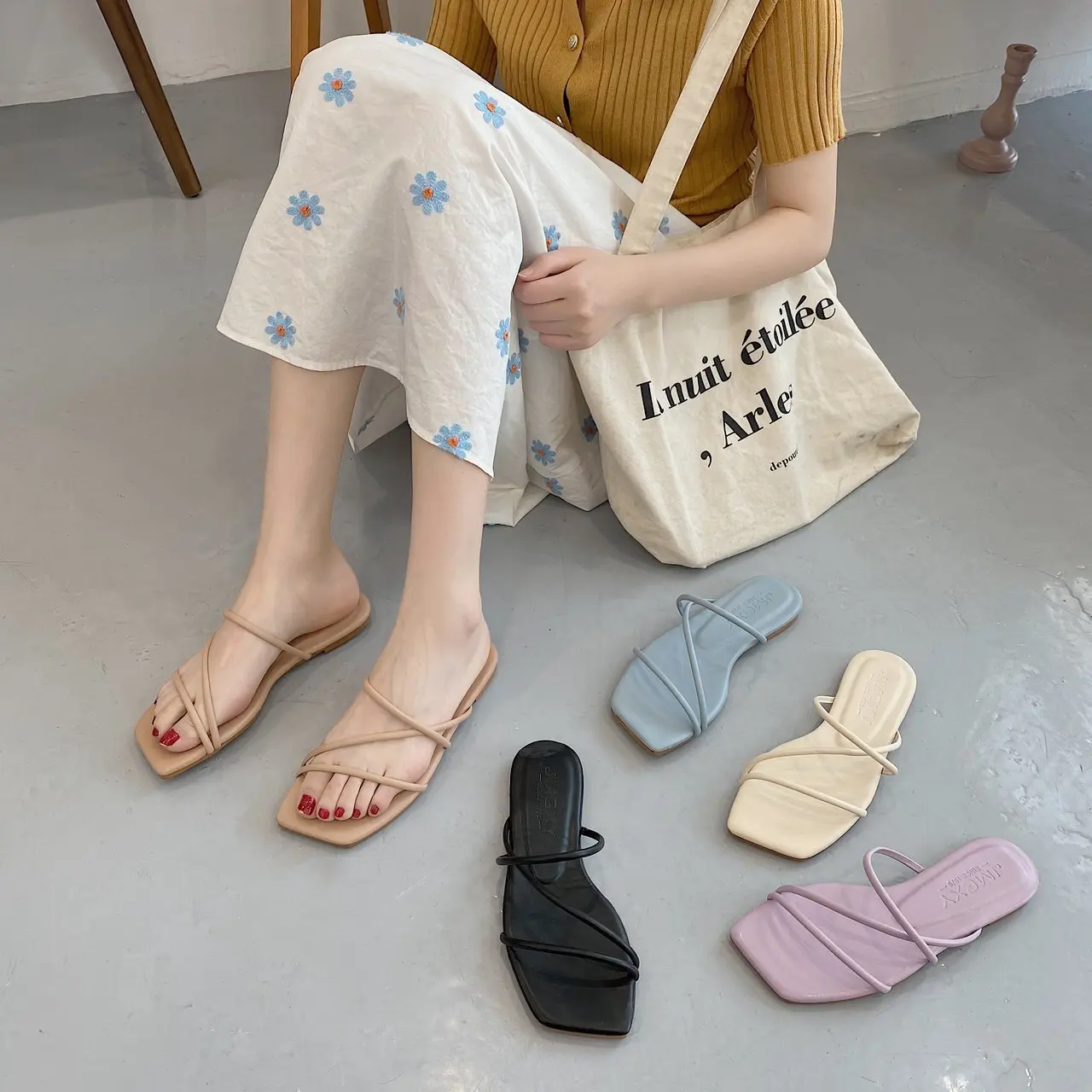 Internet Celebrity New Sandals for Women Summer Fashion Simple Flat Outside Wearing Slippers Casual Lazy Shoes Slippers Women