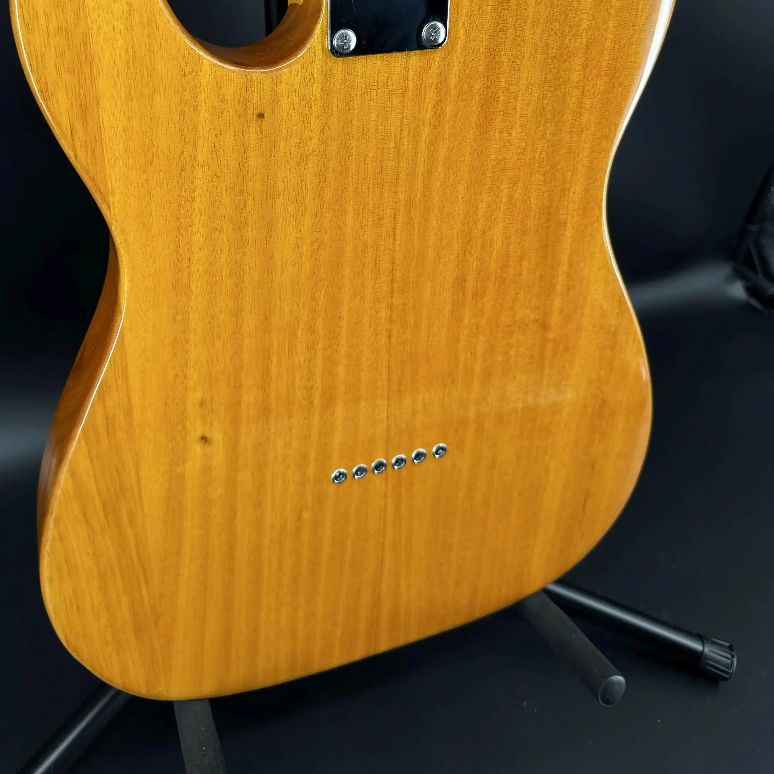 جيتار كهربائي أصفر الياسمين مع لوحة فريتس من خشب الورد ولوحة حماية سوداء هدية لمحبي الجيتار شحن مجاني