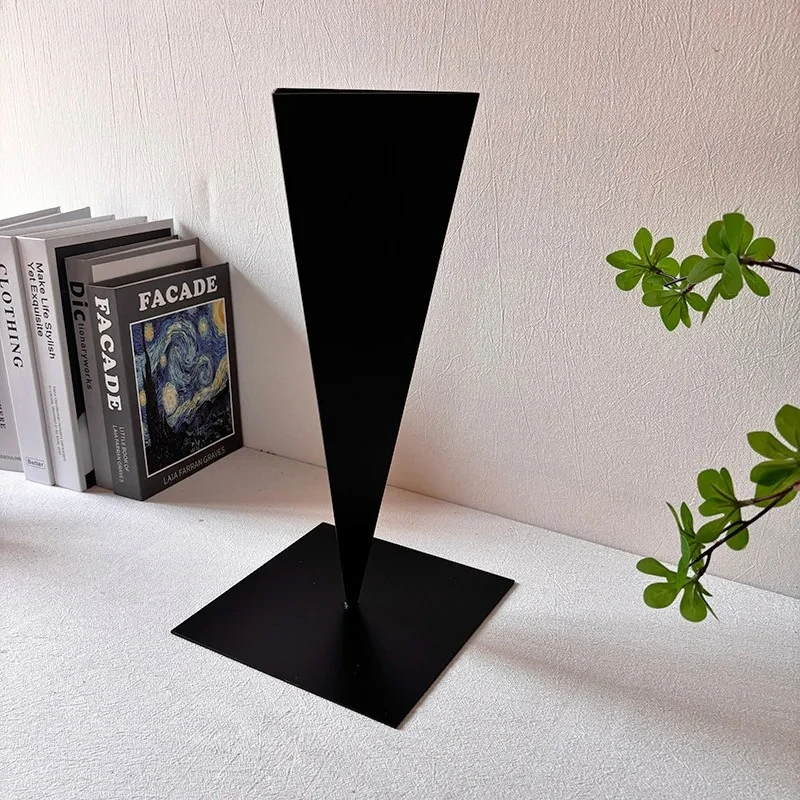 Minimalism Black Triangular Vase Creative Geometric Metal Flower Pots Desk Decoration Flowers Arrangement Room Aesthetic Decor