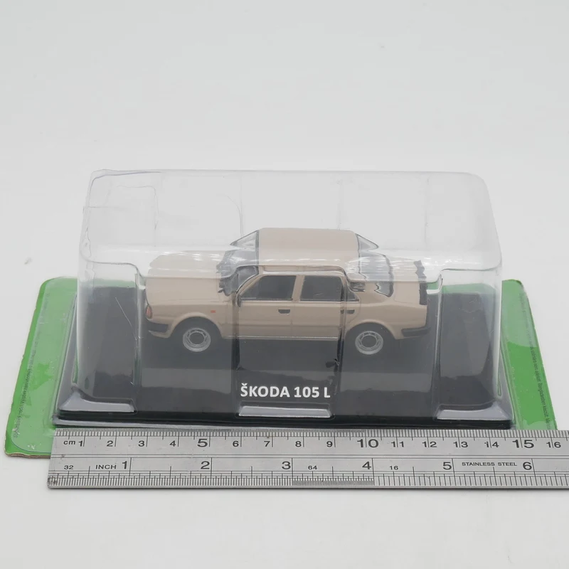 Ixo 1:43 Skoda 105 L Diecast Car Modelos de vehículos de juguete de metal