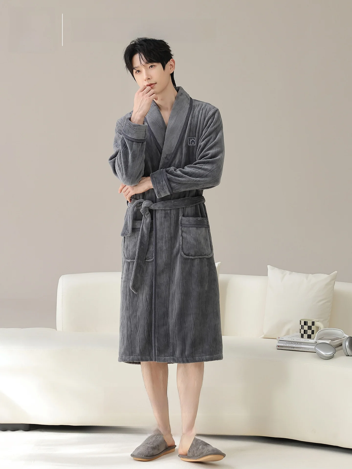 Thickened Coral Fleece Men's Sleep Robe Winter Home Comfortable Bathrobe Long Style Warmth Leisure Style Polyester Fiber