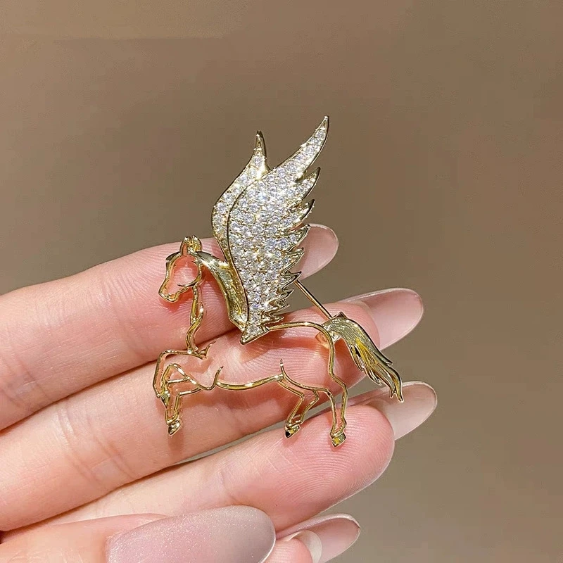 Fashionable and Creative Minimalist Flying Horse Hollow Brooch Exquisite Micro Inlaid Zirconium Men's Suit Jacket Accessories