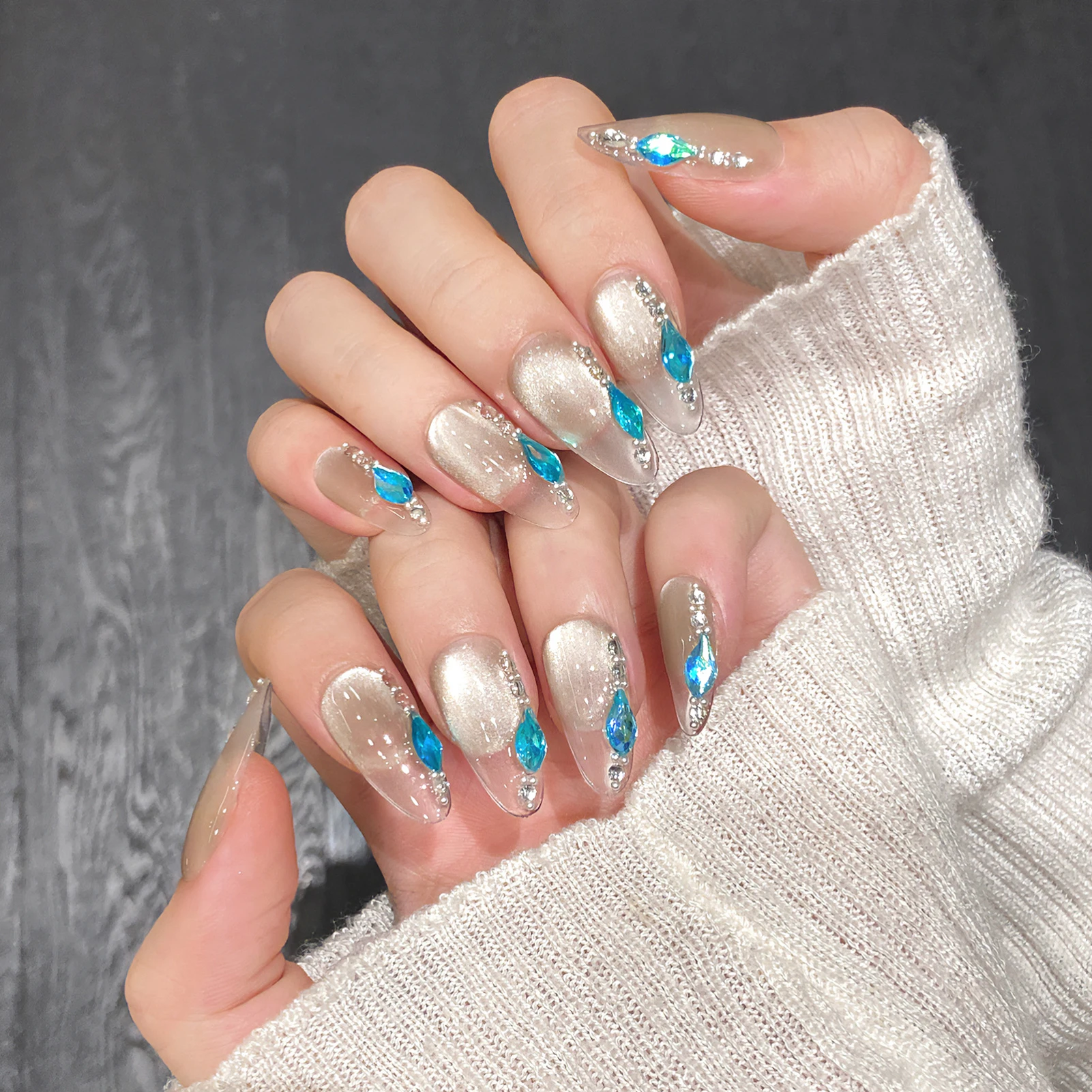 10szt Ręcznie robione przezroczyste sztuczne paznokcie Migdałowy niebieski brokat Rhinestone Press On Nail Pełna osłona Manicure wielokrotnego użytku dla kobiet i dziewcząt