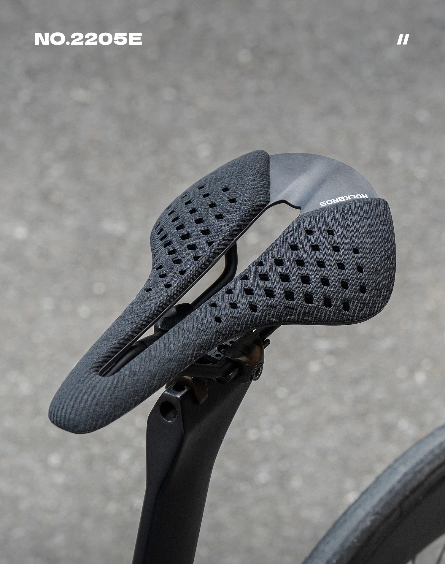 ROCKBROS Fahrradsattel aus Carbonfaser, stoßdämpfend, leicht, atmungsaktiv, mit Aussparung, ergonomischer MTB-Rennradsattel – Detail 1