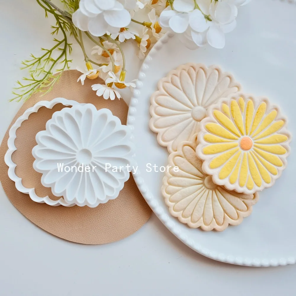 Daisy Flowers Shape Cookie Cutter Stamp Cartoon Flower Pressable Biscuit Mold Confectionery Cookie Kitchen Baking Pastry Tools - view 4