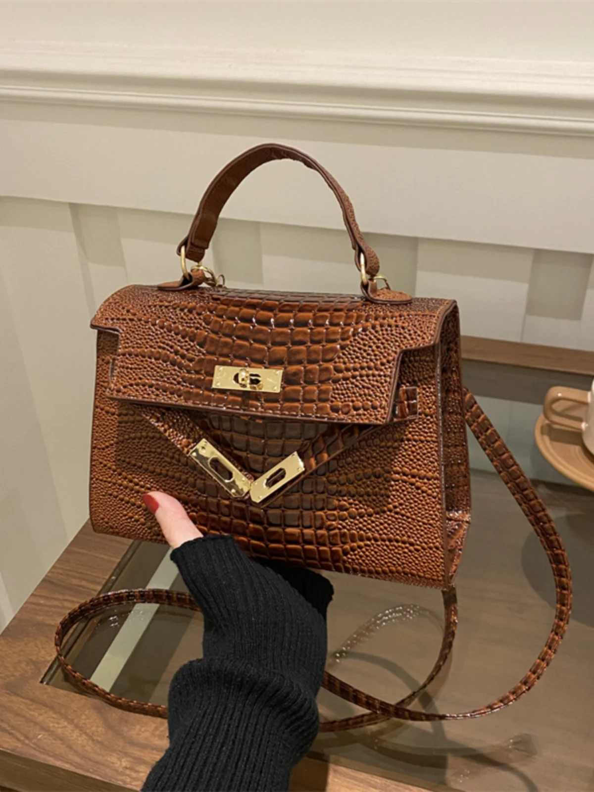Fashionable  Handbag Women's Shoulder Bag Versatile Crossbody Small Square Bag Elegant Single-Strap Handbag