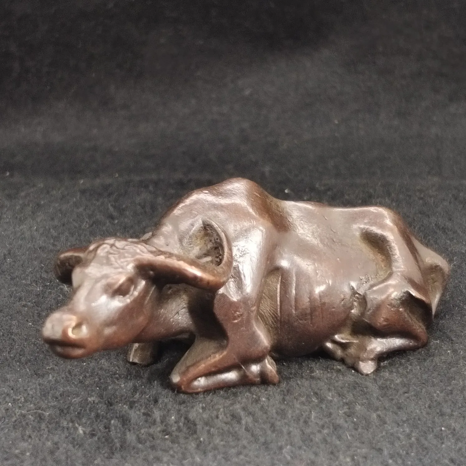 Bull Statue Bronze Simulation Sitting Buffalo Model Toy Tea Pet Home Desktop Decoration Handicraft Shepherd Buffalo Statue