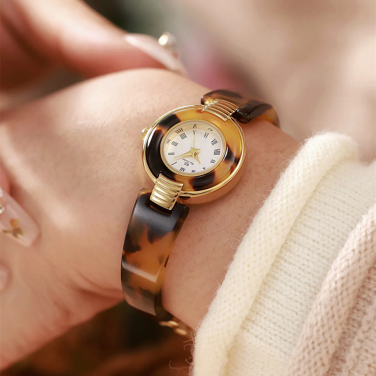 NEW Vintage Quartz Women Watch Round Roman Numeral Dial Waterproof Amber Strap Bracelet Elegant Ladies Dress Wristwatch Gift