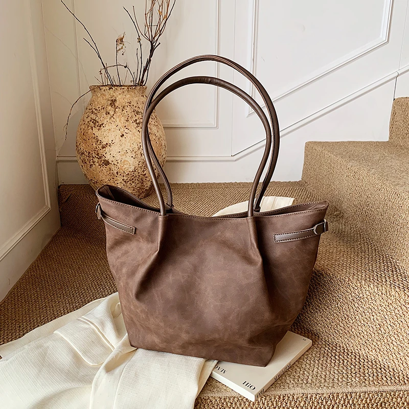 

2025 High Quality Exquisite Square Armpit Shoulder Bags for Women Stylish Design Solid PU Personality Retro Tote Bags