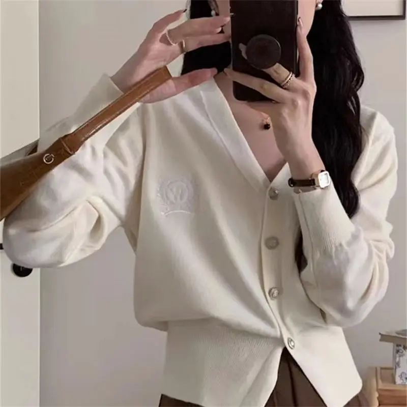 

College Badge Embroidered V-neck Knitted Cardigan Waist-hugging Slim Short Top Korean Simple Sweater Jacket