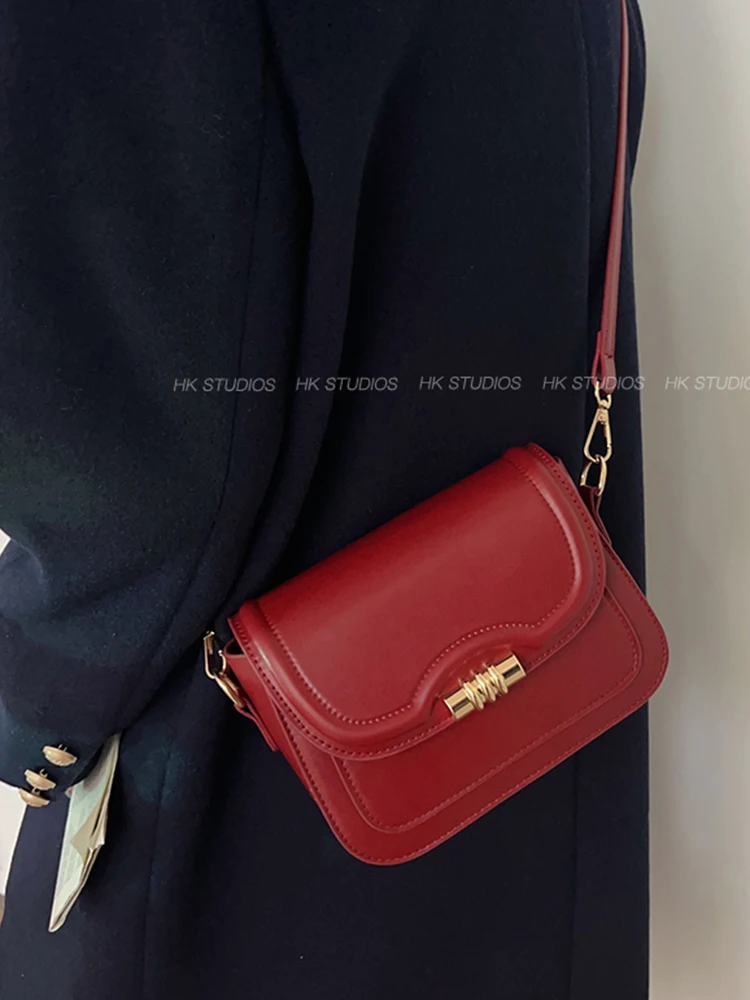 

Fashion Popular Red Bag For Women 2024 New Solid Metal Button Shoulder Messenger Bags Communting Small Square Underarm Pack