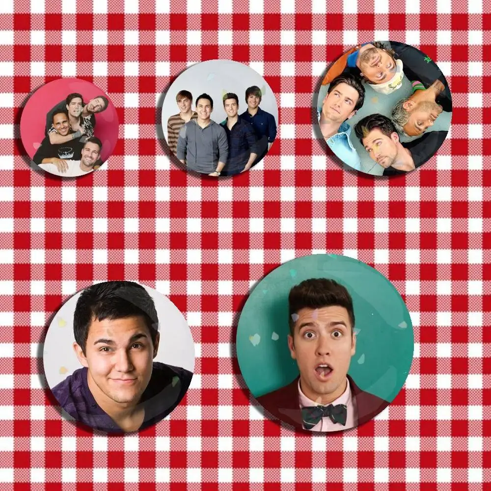 

BTR Band In Real Life Worldwide Tour Laser Badge Creative Pins Brooch for Bag Clothes Hat Decor Gifts Fans Collect
