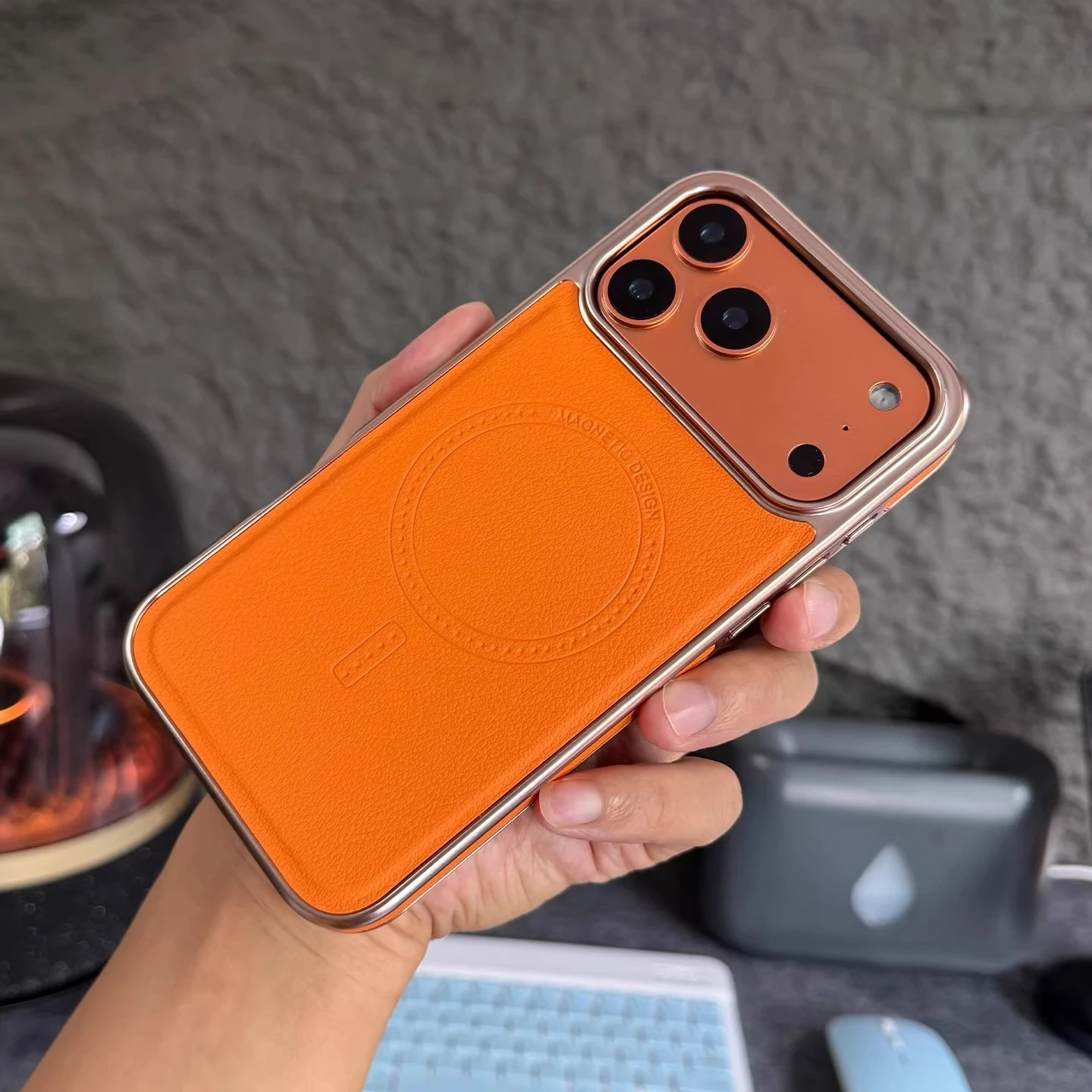 حافظة مغناطيسية جلدية برتقالية عصرية لهاتف آيفون 17 16 برو ماكس إطار طلاء فاخر أصلي للأعمال MagSafe غطاء ساخن للشحن