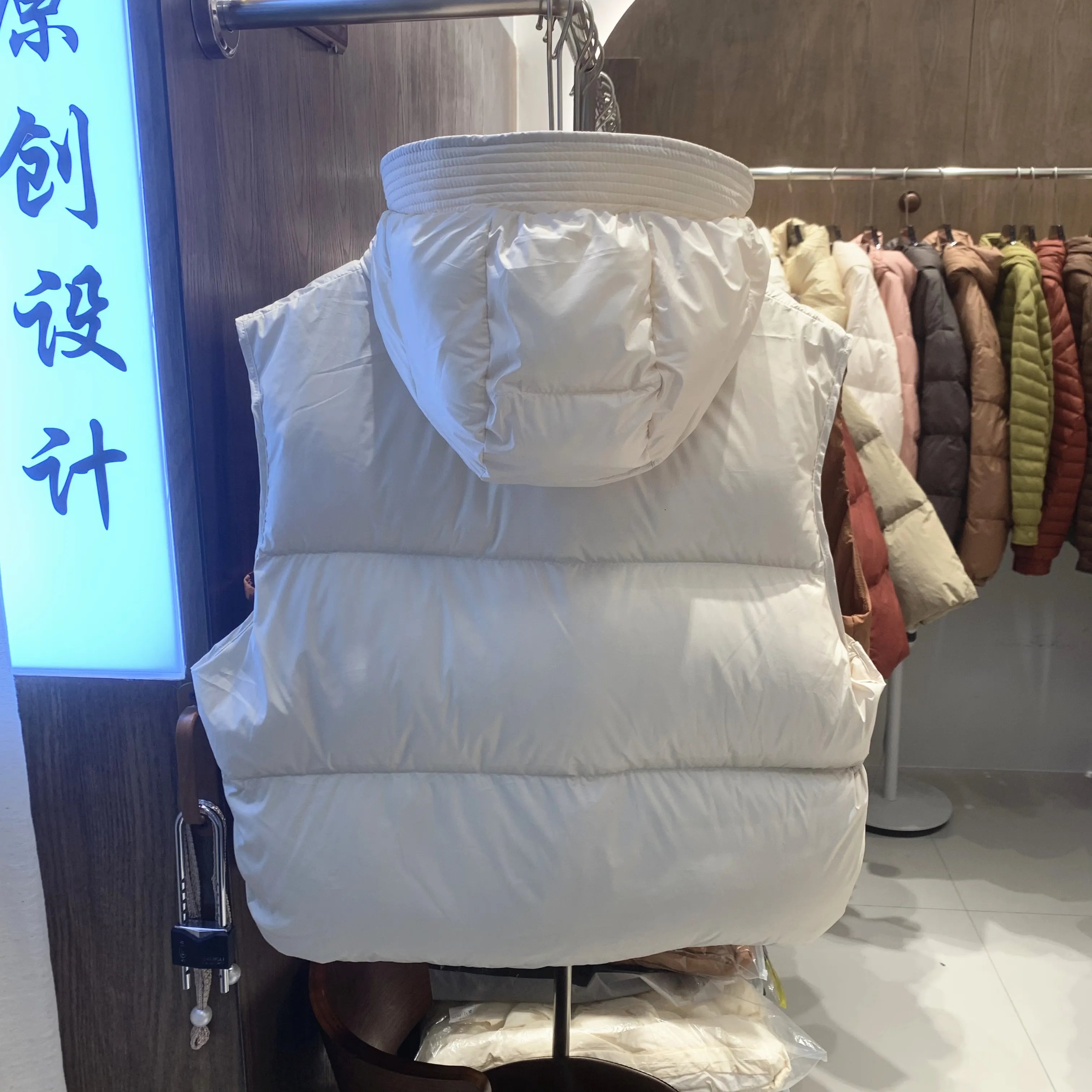 Grosso quente feminino para baixo colete cor sólida sem mangas inverno casaco com capuz nova moda colete curto outerwear