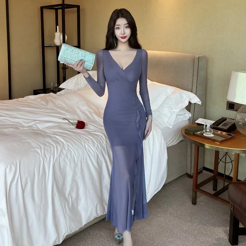 

NEW V-neck long sleeved dress 2026 autumn and winter new slim fit sexy women's tight fitting dress