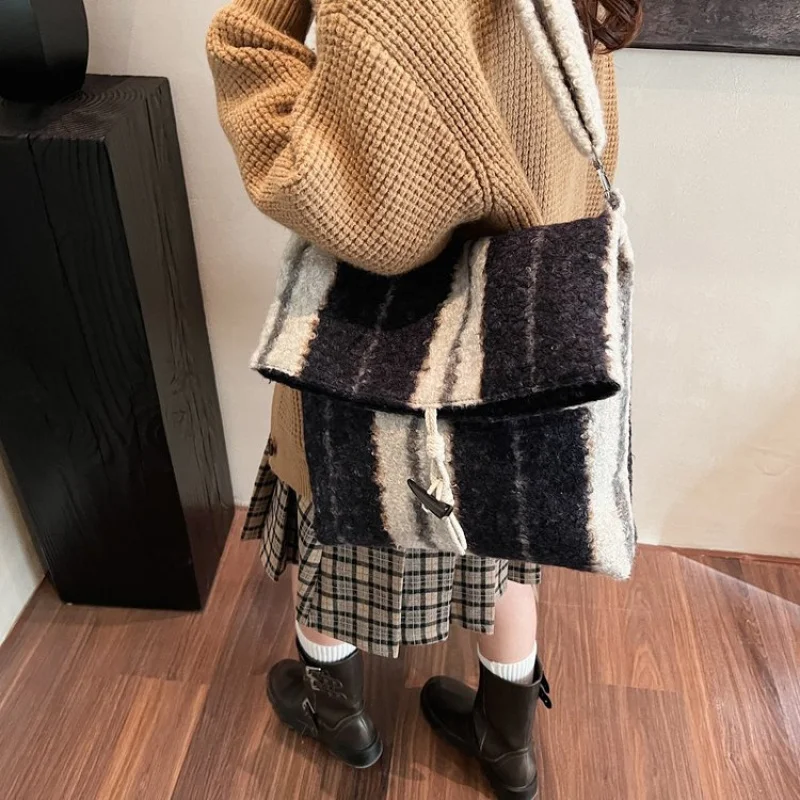 

Structured Satchel Bag For Women With Elegant Profile And Durable Leather For A Polished Look