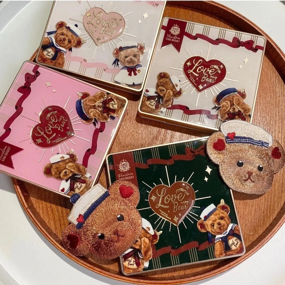 Flower Knows Eye Shadow Teddy Bear Nine Grid Delicate Color Pearl Chameleon Shining Makeup Bouquet Eye Shadow Plate