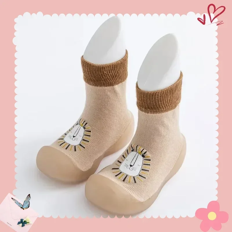 الكرتون لينة وحيد البرنز الطفل رياض الأطفال النحل محبوك أحذية المشي في الأماكن المغلقة الجديدة للأطفال الجوارب والأحذية