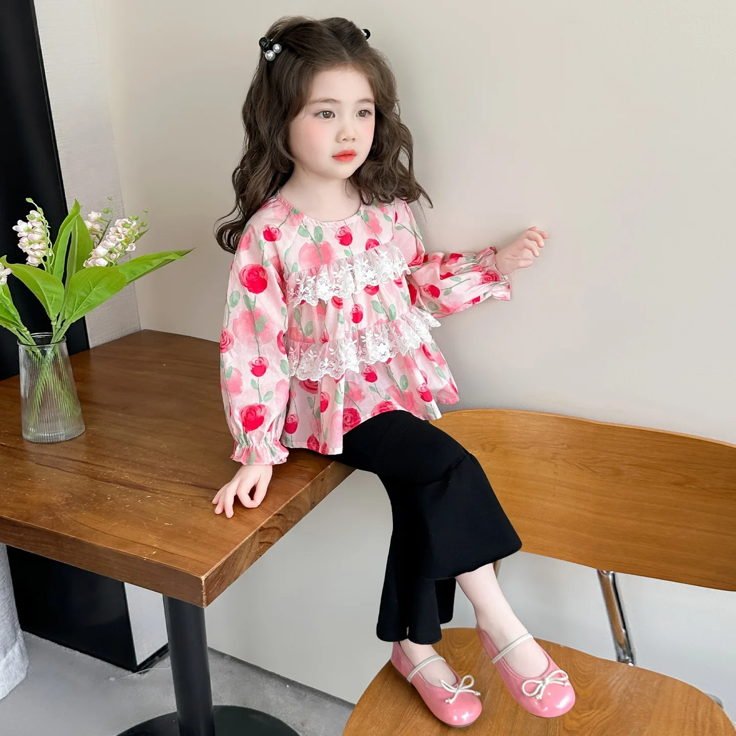 

Girl's Rose Doll Shirt Bell Bottom Pants Set 2026 Spring Outfit New Fashionable and Super Beautiful Two-piece Set
