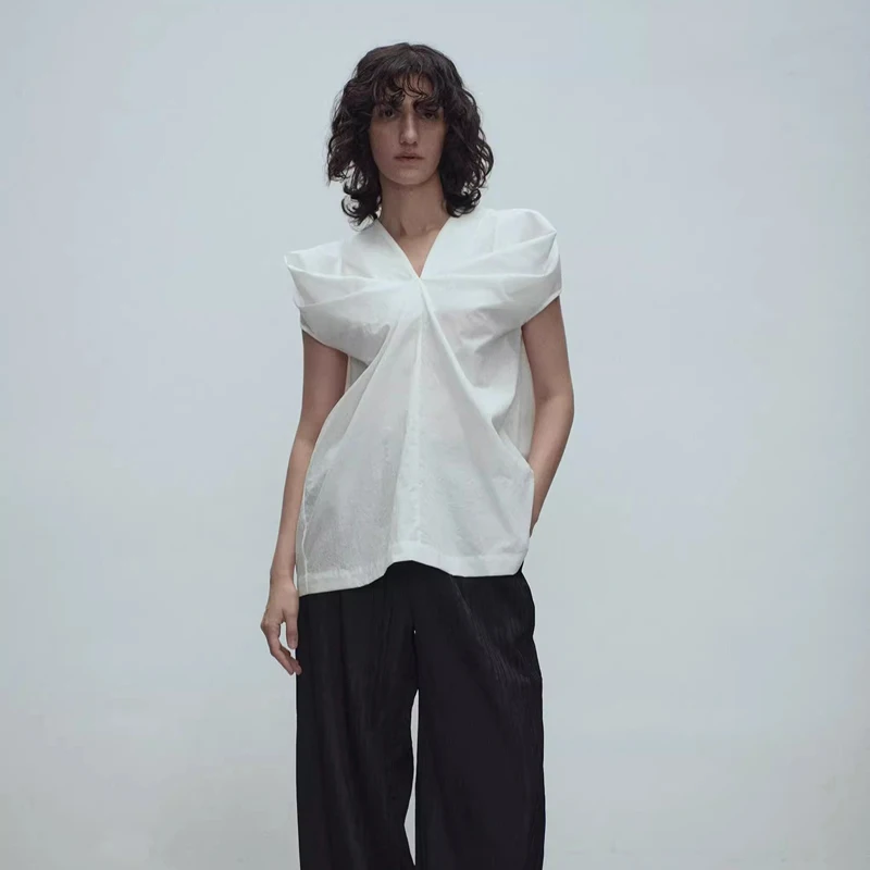 

Женская блузка Ele Commuter VKC Design свободного кроя, белая, с короткими рукавами, V-образным вырезом, плиссированная, с 3D-эффектом, модная