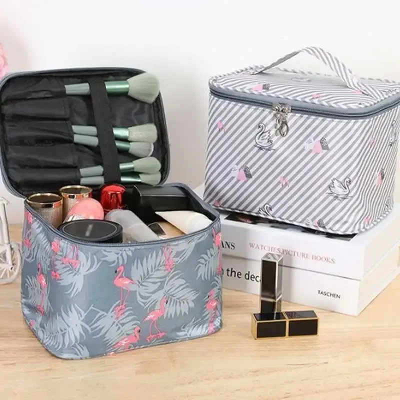 Große Kosmetiktasche mit mehreren Fächern, Organizer für Zuhause und auf Reisen für Toilettenartikel und Kosmetikprodukte – Detail 2