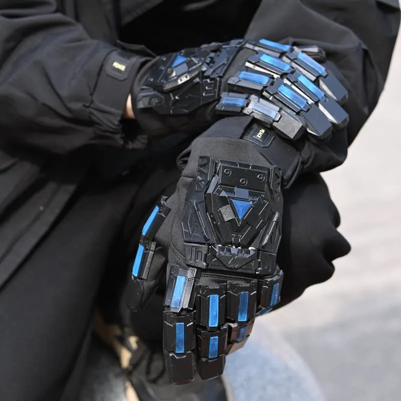 guantes-tacticos-mecanicos-punk-que-pueden-emitir-luz-y-se-pueden-usar-mientras-se-conduce-presentan-un-estilo-futurista
