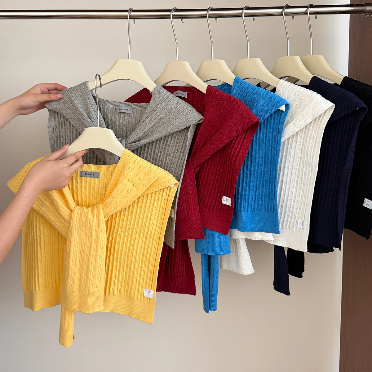A Women's Solid Color Shawl to Wear over a Shirt, New Style Color-Blocking Cardigan, Suitable for Office Air-Conditioned Rooms, Small Cape to Protect Shoulders and Neck