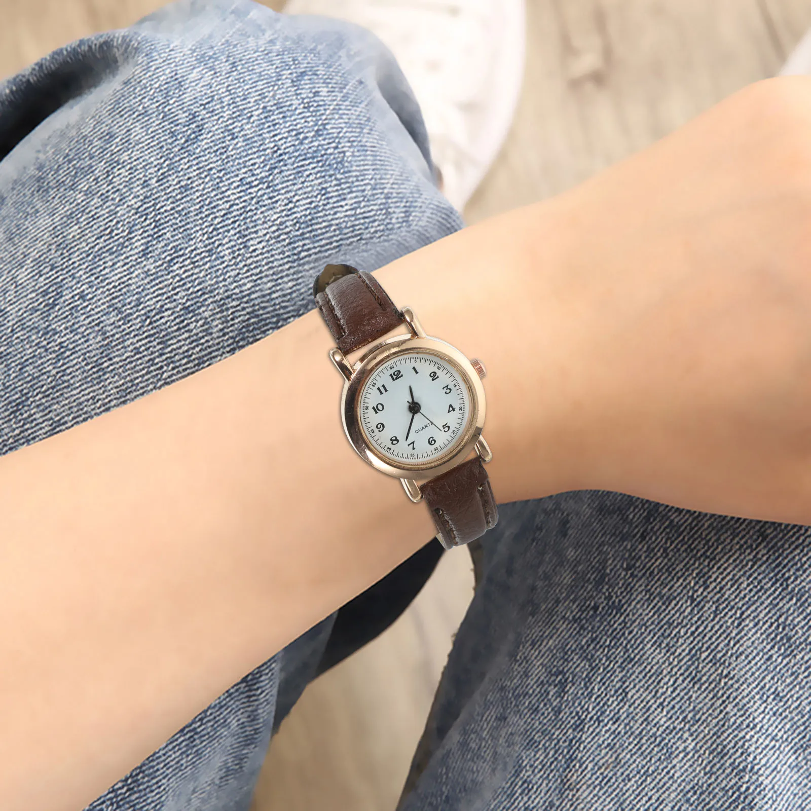 

Women Watch Simple Luxury Classical Design Smellless Soft Strap Quartz Wrist Watches Waterproof Dainty Gift