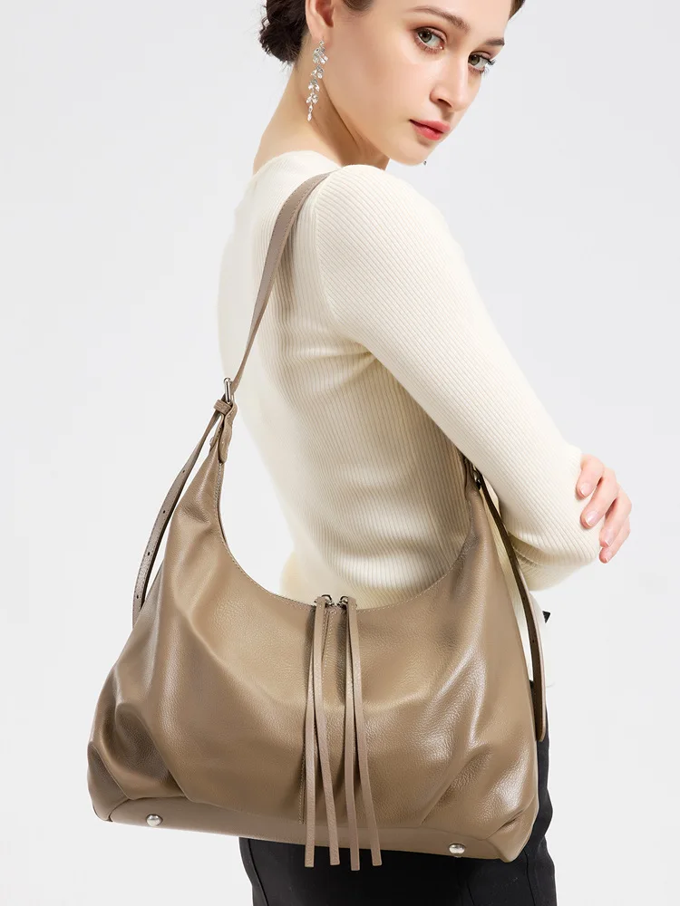 

2026 New Head Layer Cowhide Women Bag Fashion Simple Shoulder Bag Large Capacity Leather Tote Bag Versatile Commuter Women Bag