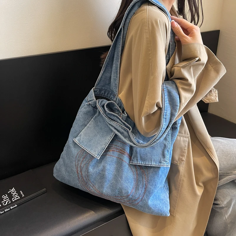 2024 nuova borsa a tracolla moda denim per zaino da donna con grande capacità, robusta e resistente, combinazione di colori classica popolare