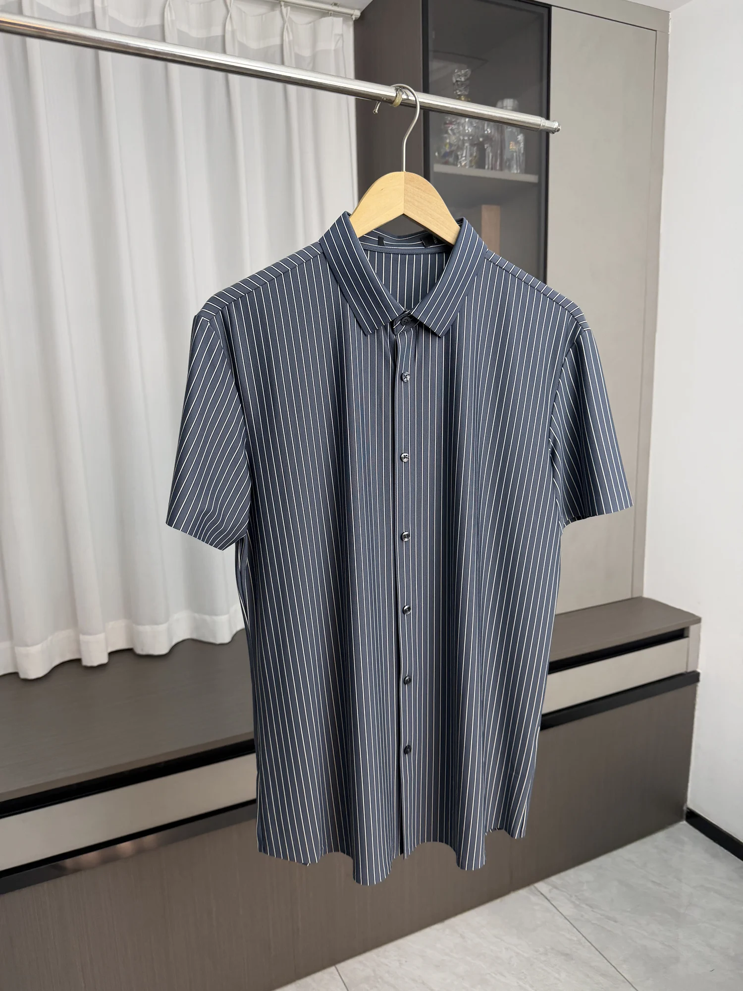

Classic Vertical Stripes Men's Casual Comfortable Breathable Short Sleeve Shirt Fashionable Urban Style Summer Business Wear