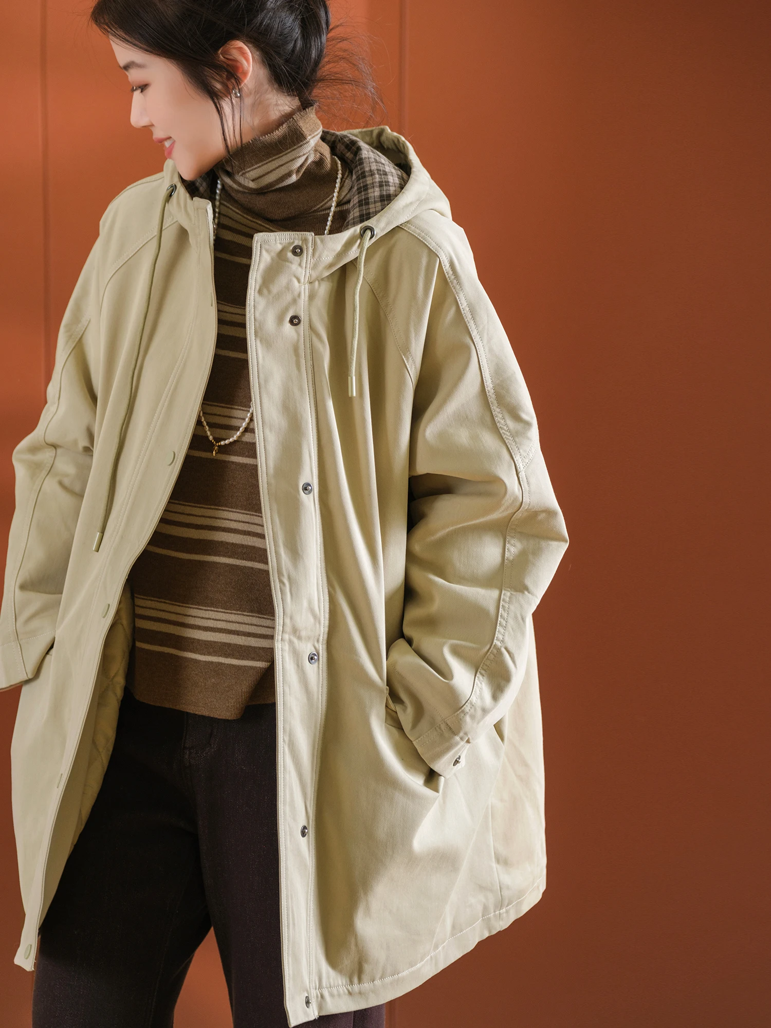 

Утепленное хлопковое пальто в клетку с капюшоном, свободного кроя, средней длины, в корейском стиле, с длинными рукавами