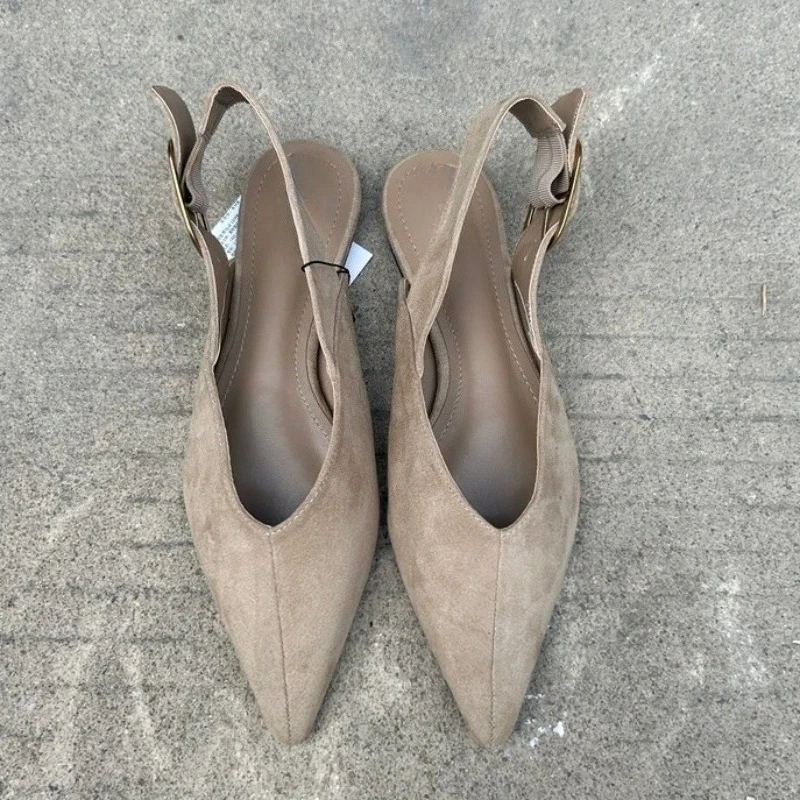 Damen-Sandalen Elegante Beige Wildleder Slingback Flache Schuhe Spitze Zehenpartie Goldene Schnalle Casual Büro Arbeitskleidung Sandalen für Frauen 2026 – Detail 6