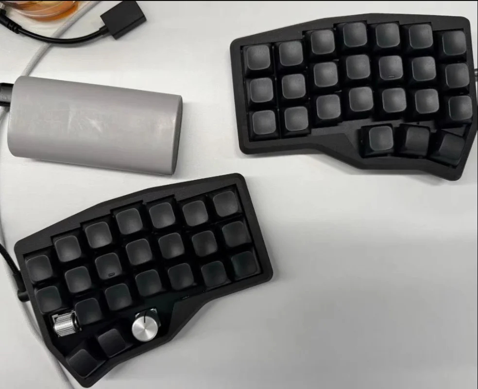 

Alpha Ursae Majoris Split Keyboard Kit Wireless Support ZMK Customized Hot Swap Ergonomic Keyboards Gaming Mechanical Keyboards