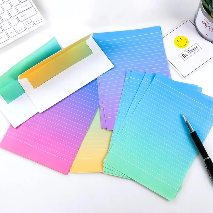 مجموعة 48 قطعة من الورق والمغلفات الورقية الملونة مع 32 ورقة كتابة الحروف المبطنة و16 ظرفًا وملصقاتًا في شركة Gradient Co