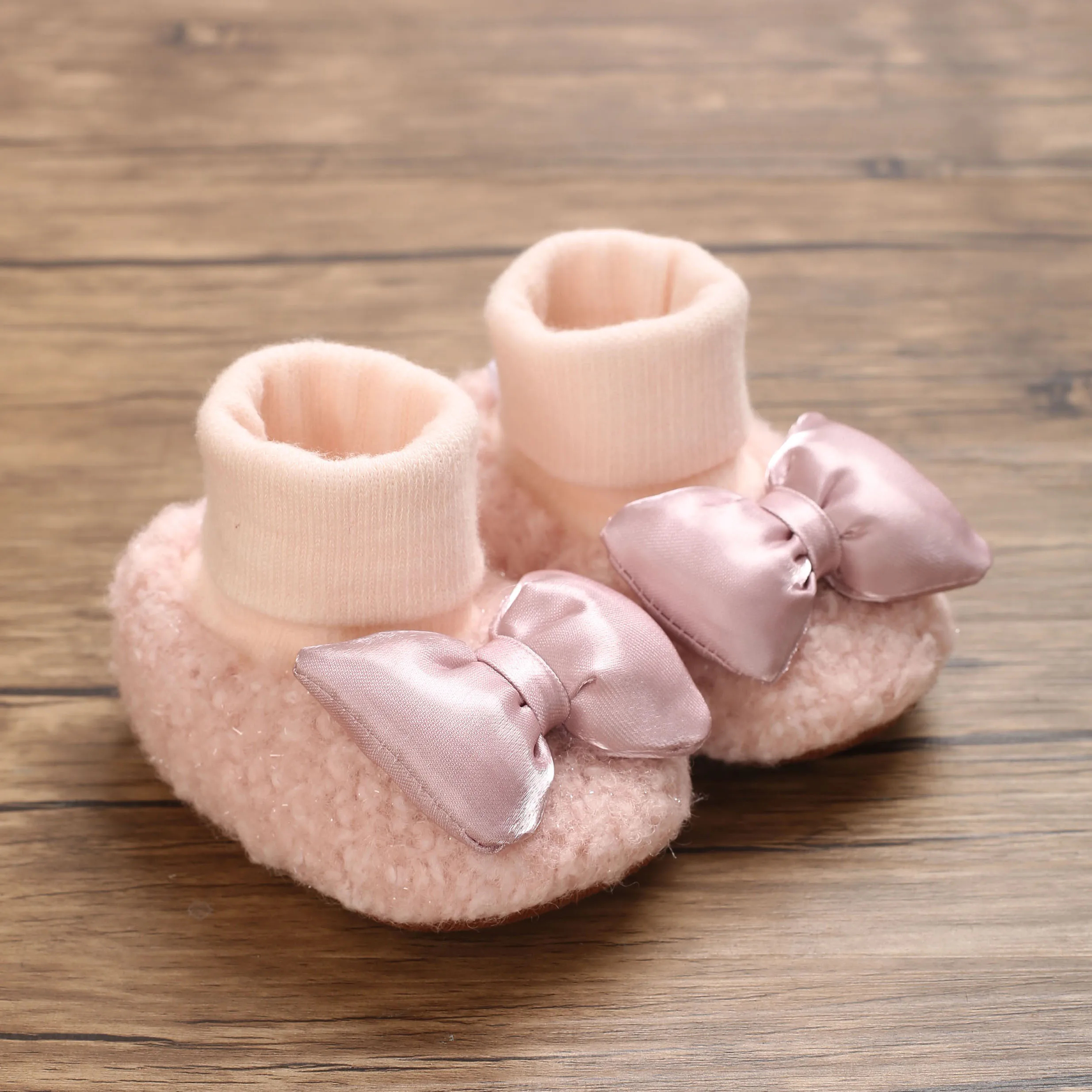 

Autumn And Winter New Butterfly Bow Baby Baby Baby Baby Walking Shoes Socks Shoes Thickened Baby Shoes With Plush 0-18M Baby