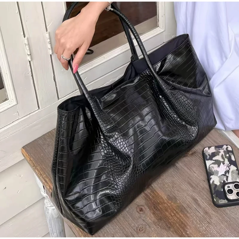 Crocodile Embossed Soft Leather Tote Bag Large Capacity Black Shoulder Handbag Commute Purse Casual Zipper Women Daily Carry Bag