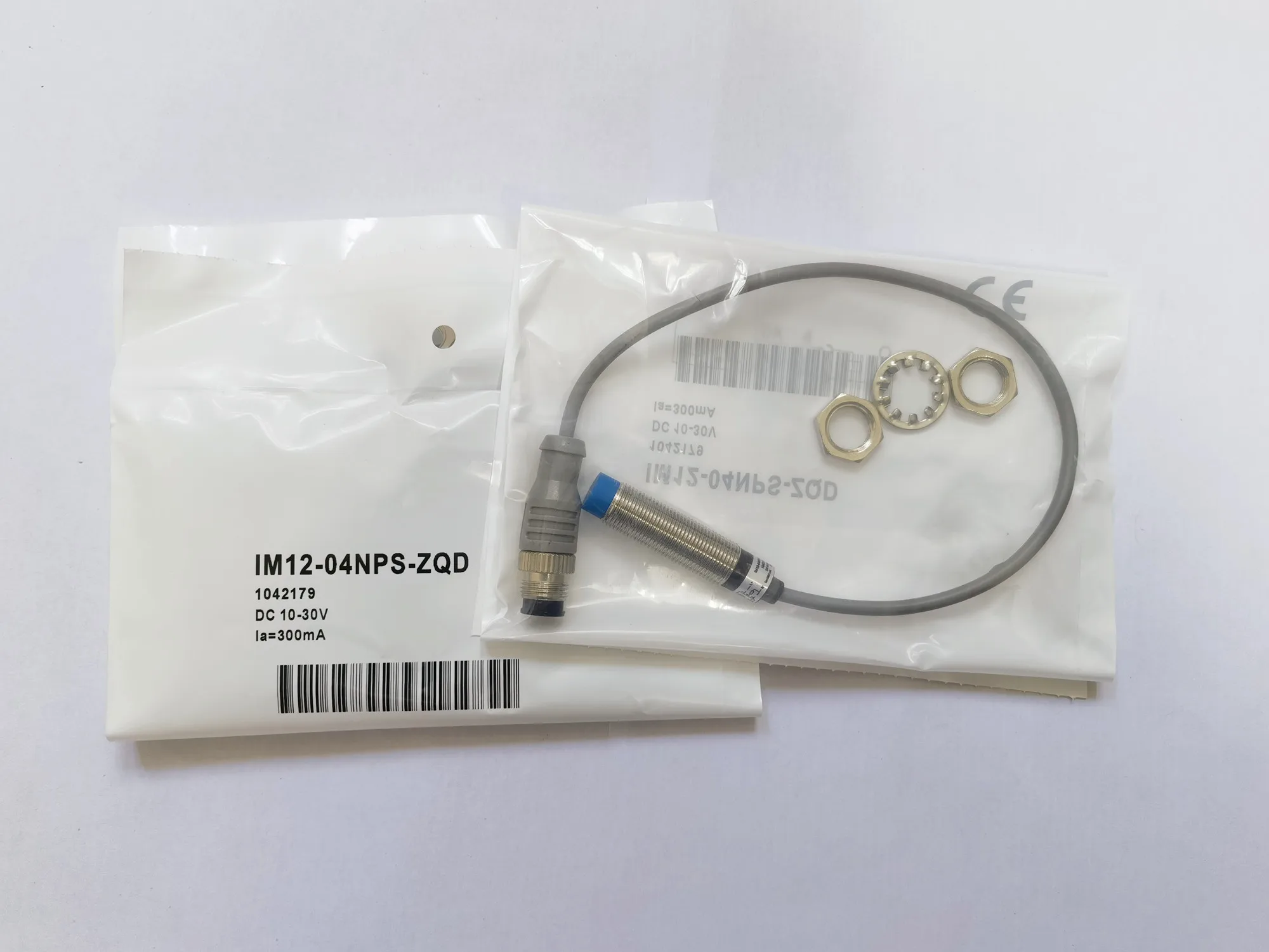 Original new 100% inductive sensor IM12-04NPS-ZQD proximity switch
