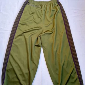 Pantolon Geniş Bacak İşlemeli, erkekler ve Kadınlar için Pantolon Rahat Geniş Bacak, Etiketlerde 1:1 Koşucu, İplik, Şerit, Zeytin Yeşili, 2024ss zeytin yeşili pantolonlarda 12 büyük satış-no. 11