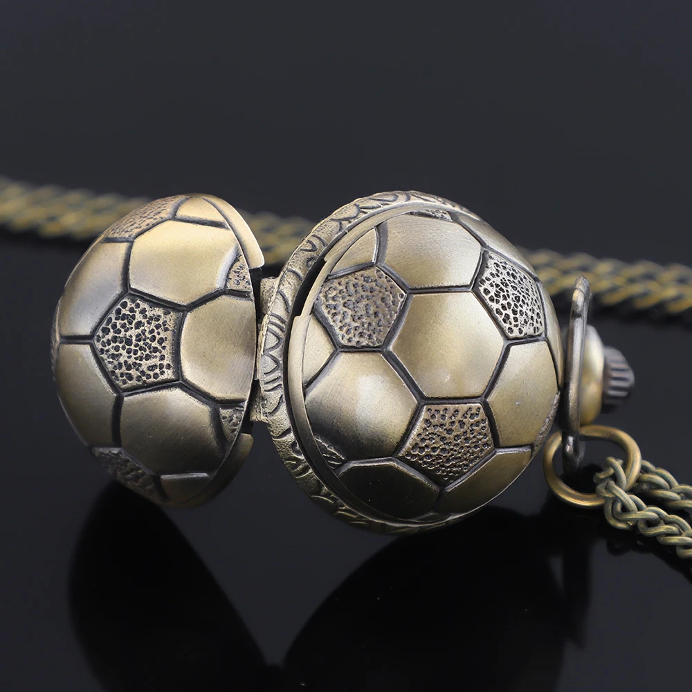 لطيف كرة القدم على شكل تصميم صغير ساعة جيب كوارتز صغيرة التناظرية سلسلة بدلاية رجل إمرأة أطفال قلادة مجوهرات على مدار الساعة هدية