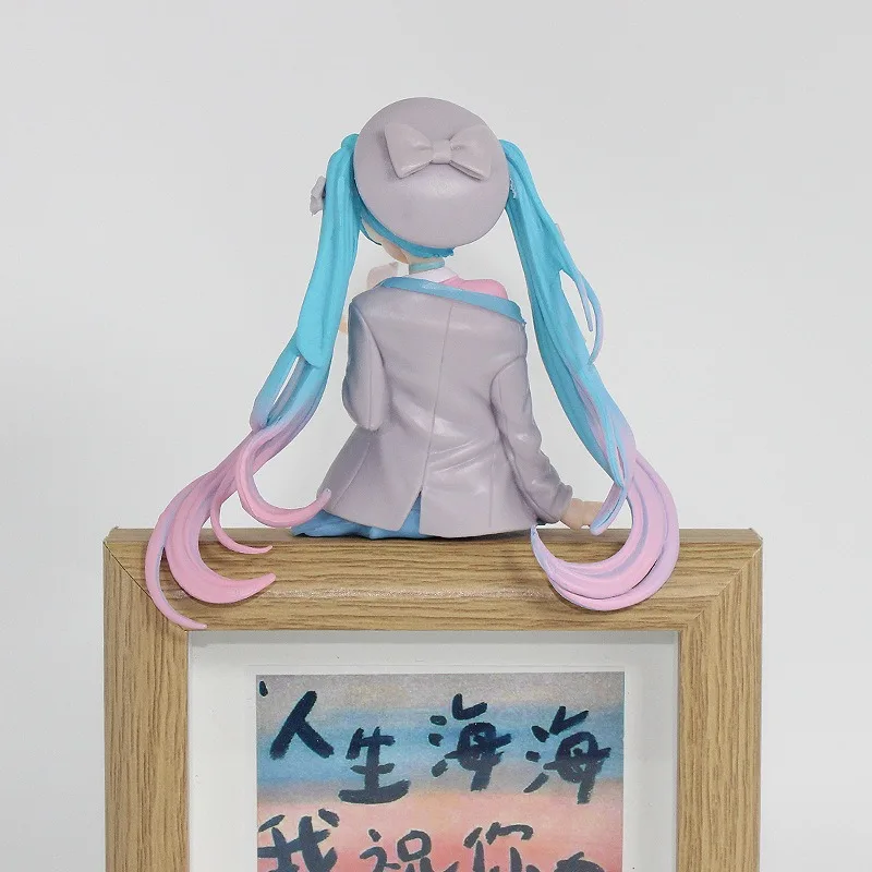 13,8 CM Anime Hatsune Miku Liebe anzug jacke Kawaii Action Figure PVC Puppe Modell Spielzeug ornament Desktop Dekoration Geschenke