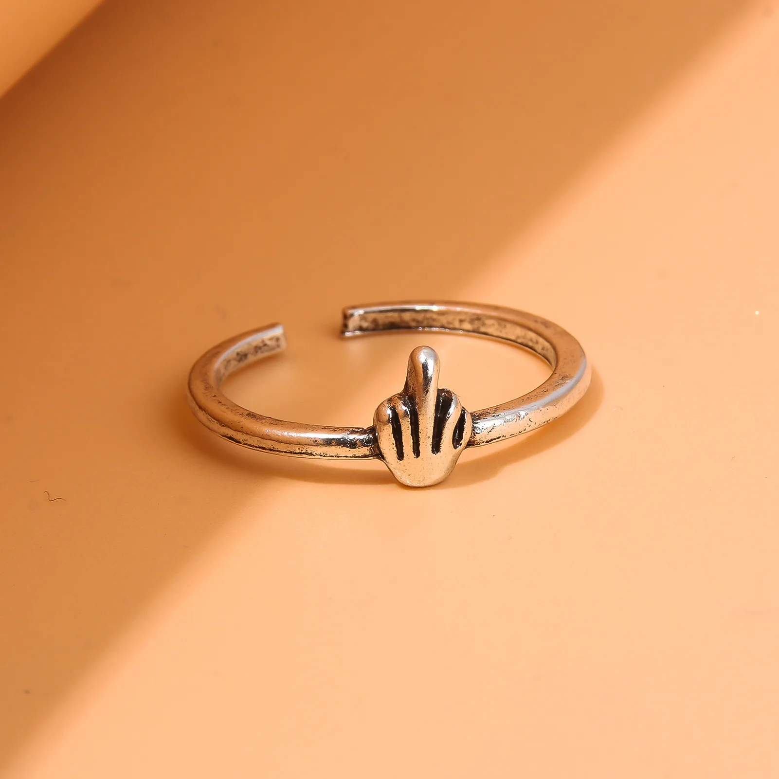 

Personality Fashion Ring Middle Finger Model Unisex Jewelry Decoration Gift Halloween Decoration Accessories