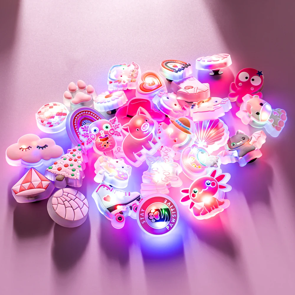 1PCS Pink LED Shoe Charms Cute Pink Animal Cats Pigs Luminous Women Girl Shoe Accessories Pins Clog Sneaker Buckle Decoration