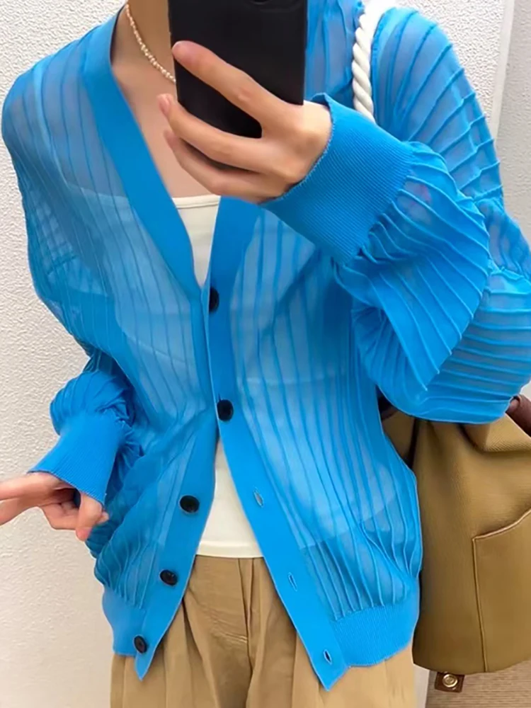 25 سترة محبوكة شفافة قليلاً مخططة عمودية جديدة برقبة على شكل حرف V، قابلة للتنفس، مريحة، فضفاضة وواقية من الشمس