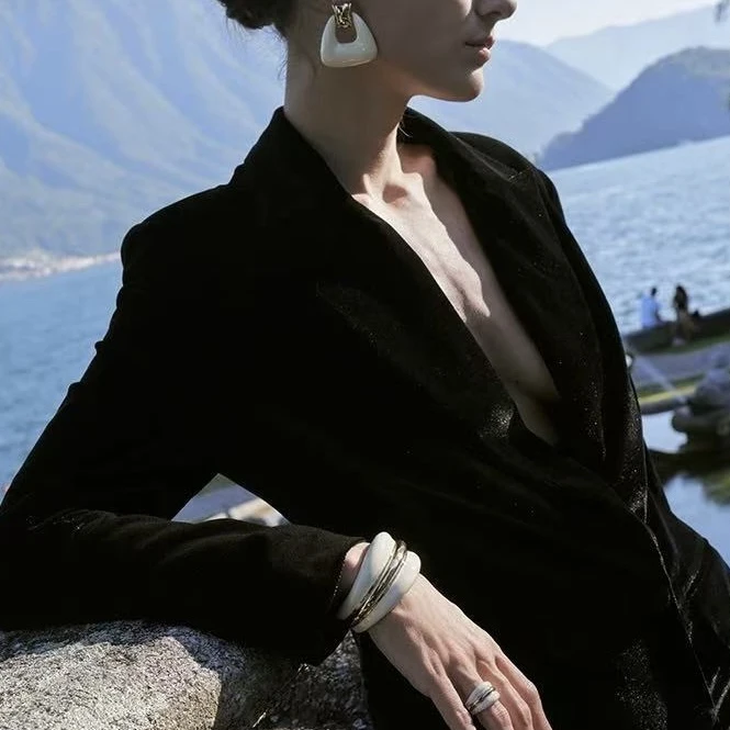 elegant-simple-enamel-earrings-for-women-retro-design-high-end-luxury-fashion-jewelry-ear-decorations