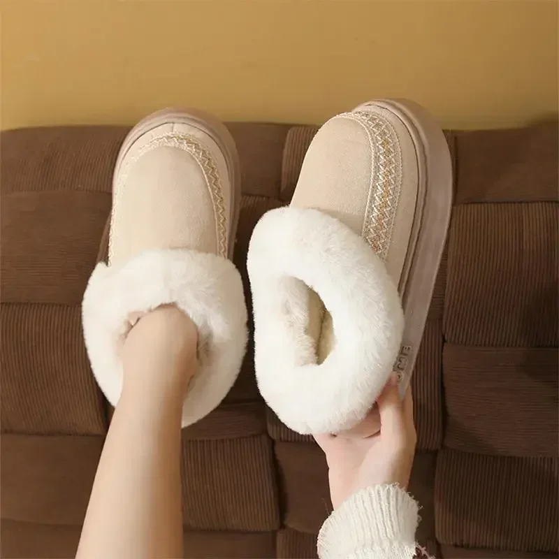 Damen-Hausschuhe aus Kunstwildleder, dick, warm, lang, mit Plüschfell, Winter-Plateau-Schneestiefel für drinnen und draußen, bestickte Herren-Mules-Schuhe – Detail 8