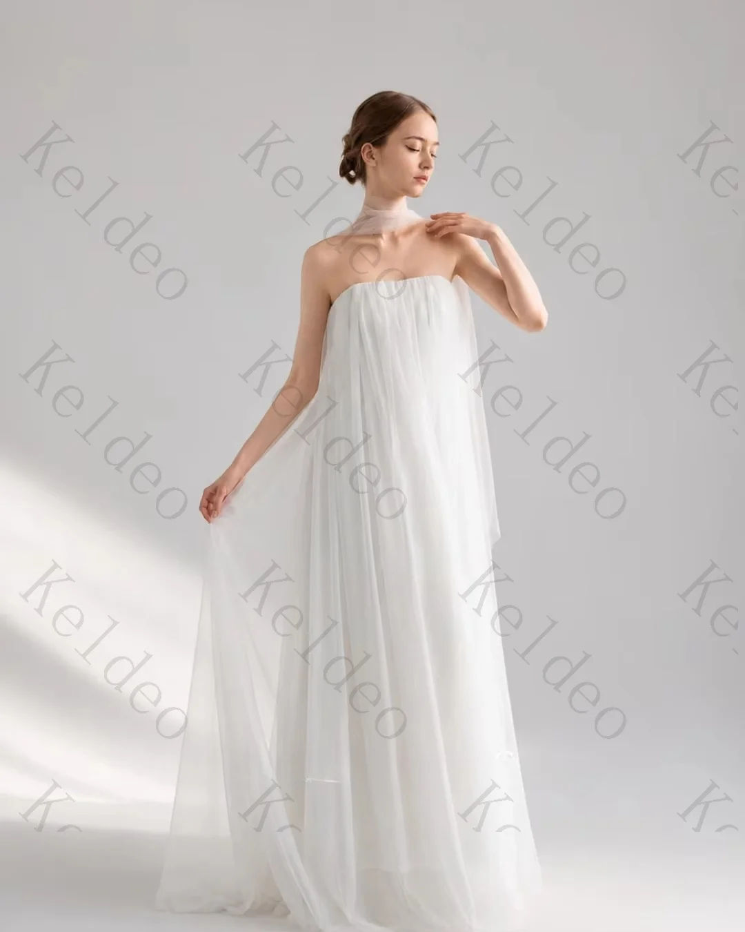 Customized Exquisite Strapless straight Sleeveless Wedding Dresses sexy Tulle draped Pleated Open back Floor length Bridal Gowns