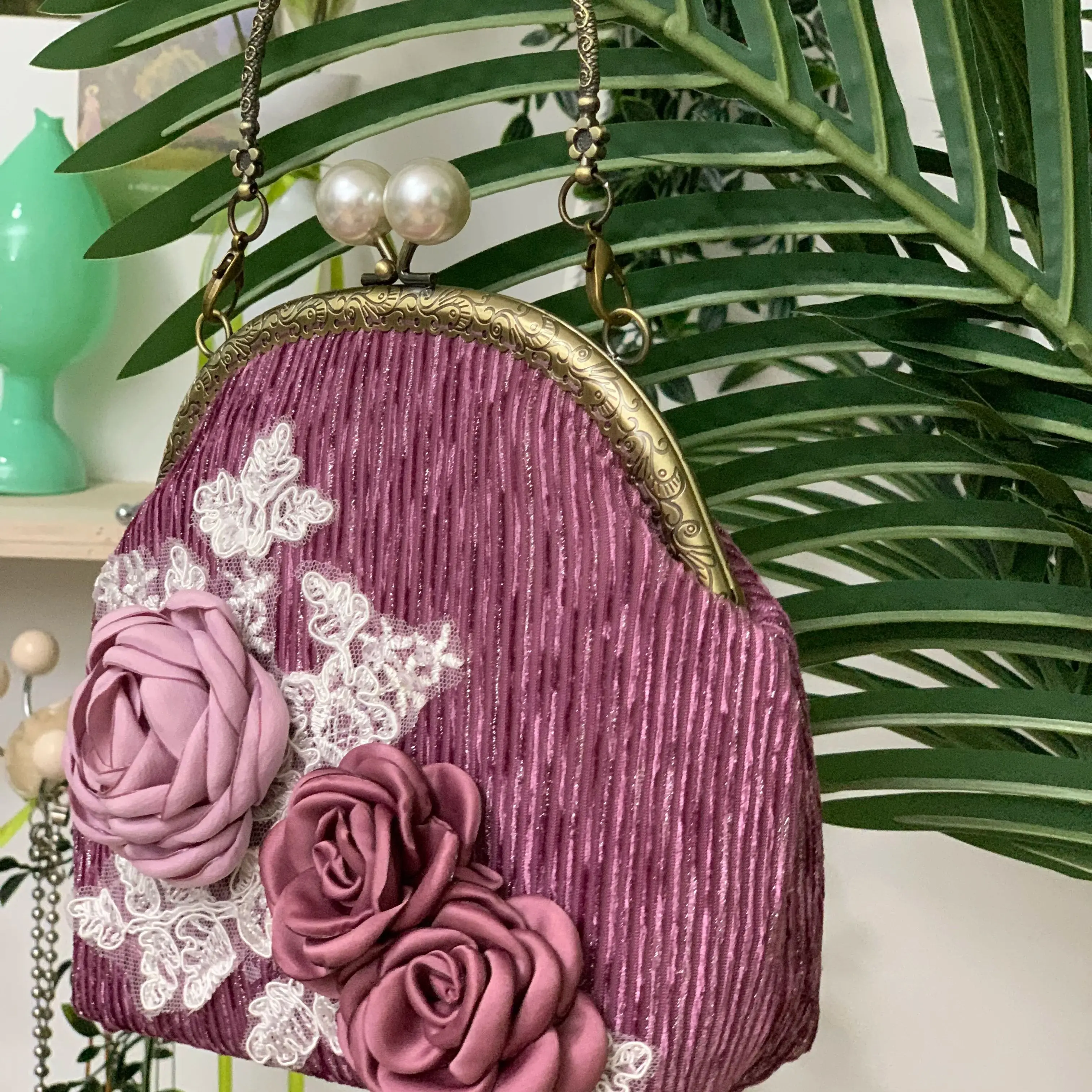 

Утерянная винтажная сумка с цветочным принтом и фетровым цветком, вышитая лентой, декор ручной работы, цветок, замок для поцелуя, клатч, свадебный кошелек для выпускного вечера