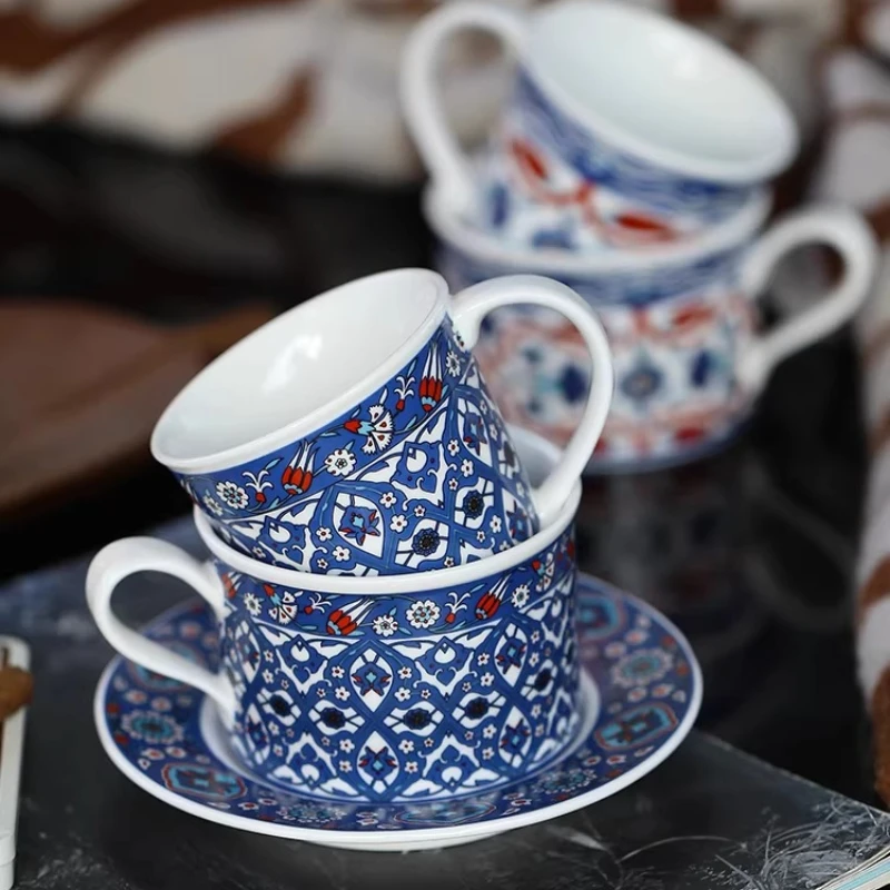 Cup And Saucer Coffee Cup Set Kettle Gadgets Outdoor Container Coffee Cup Set Flatten Vintage Stolik Kawowy Cafe Accessories